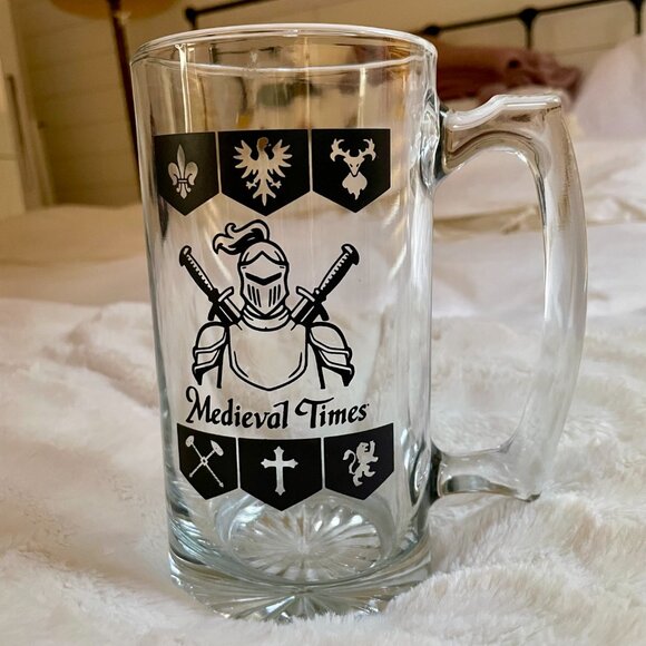 Medieval Times 24 oz Clear Glass Beer Stein Mug 7" tall 3.5" diameter - Picture 4 of 5
